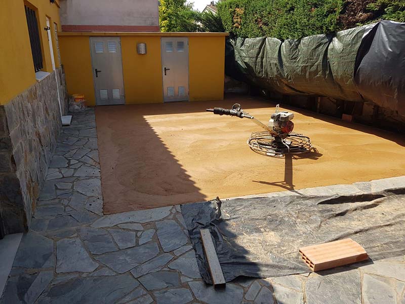 Paviments Ibrahim patio con pavimento impreso